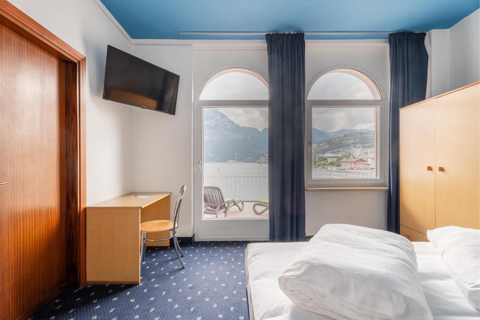 Lake Hotel Ifigenia توربولي المظهر الخارجي الصورة