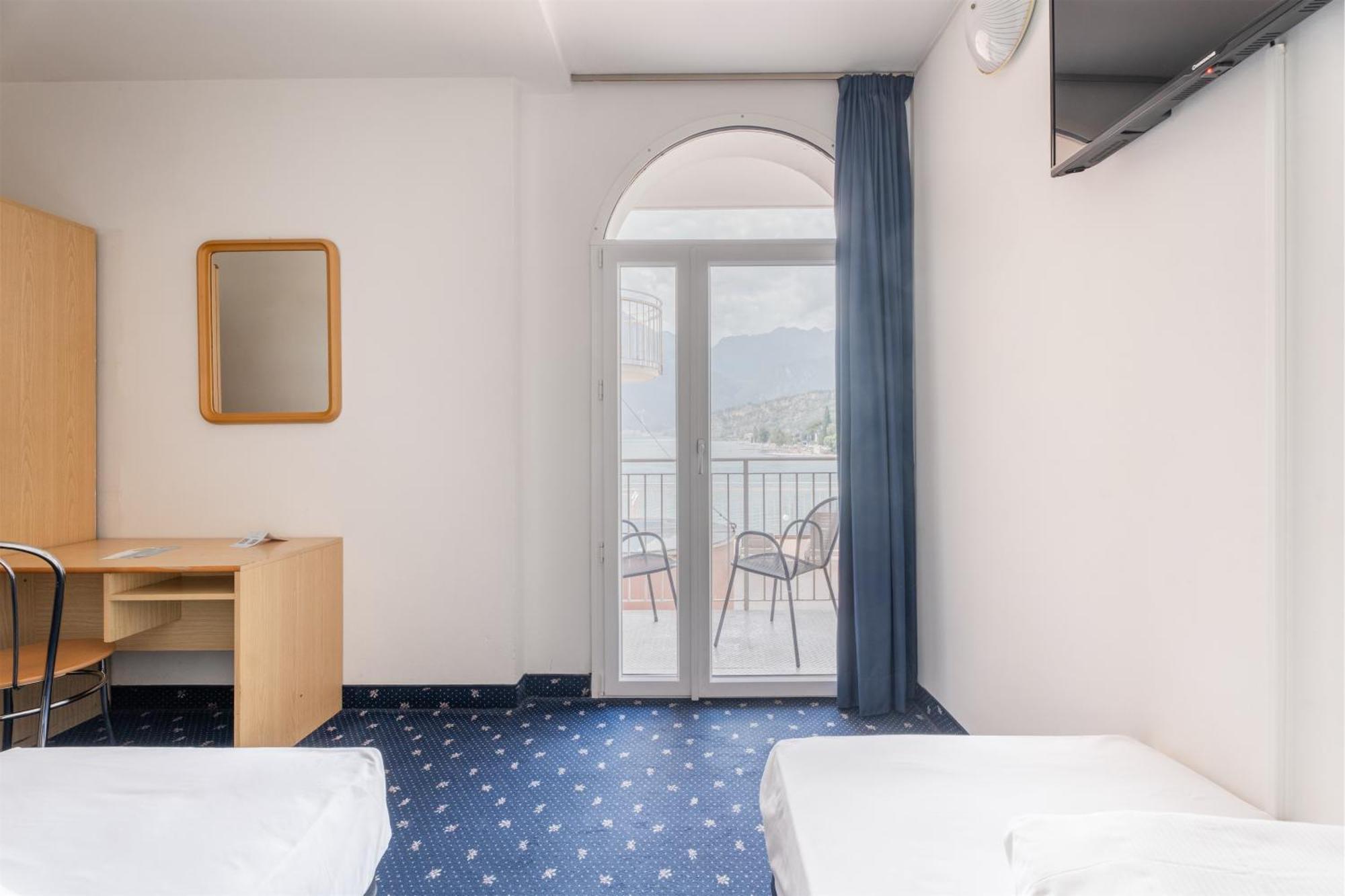 Lake Hotel Ifigenia توربولي المظهر الخارجي الصورة