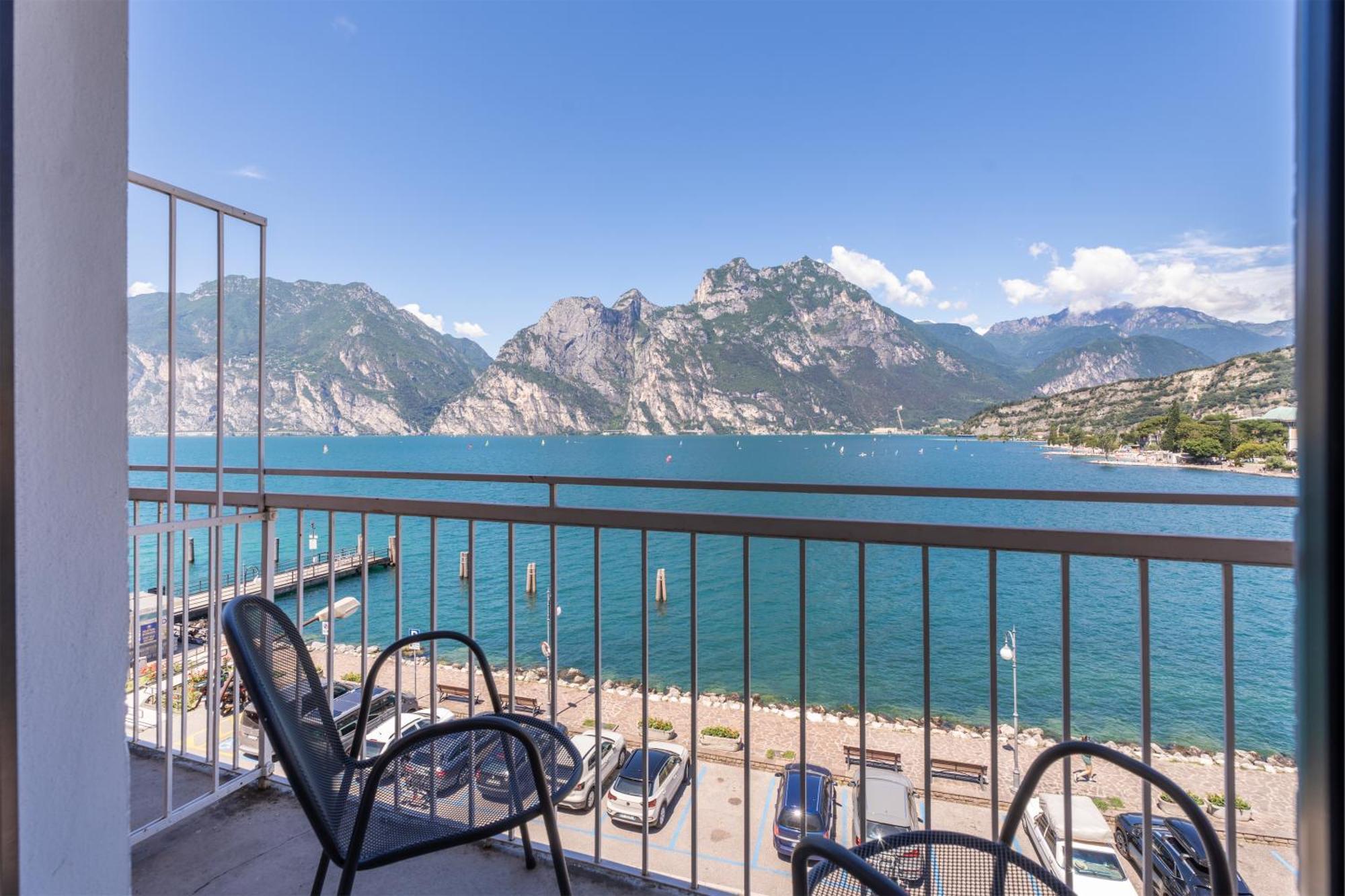 Lake Hotel Ifigenia توربولي المظهر الخارجي الصورة