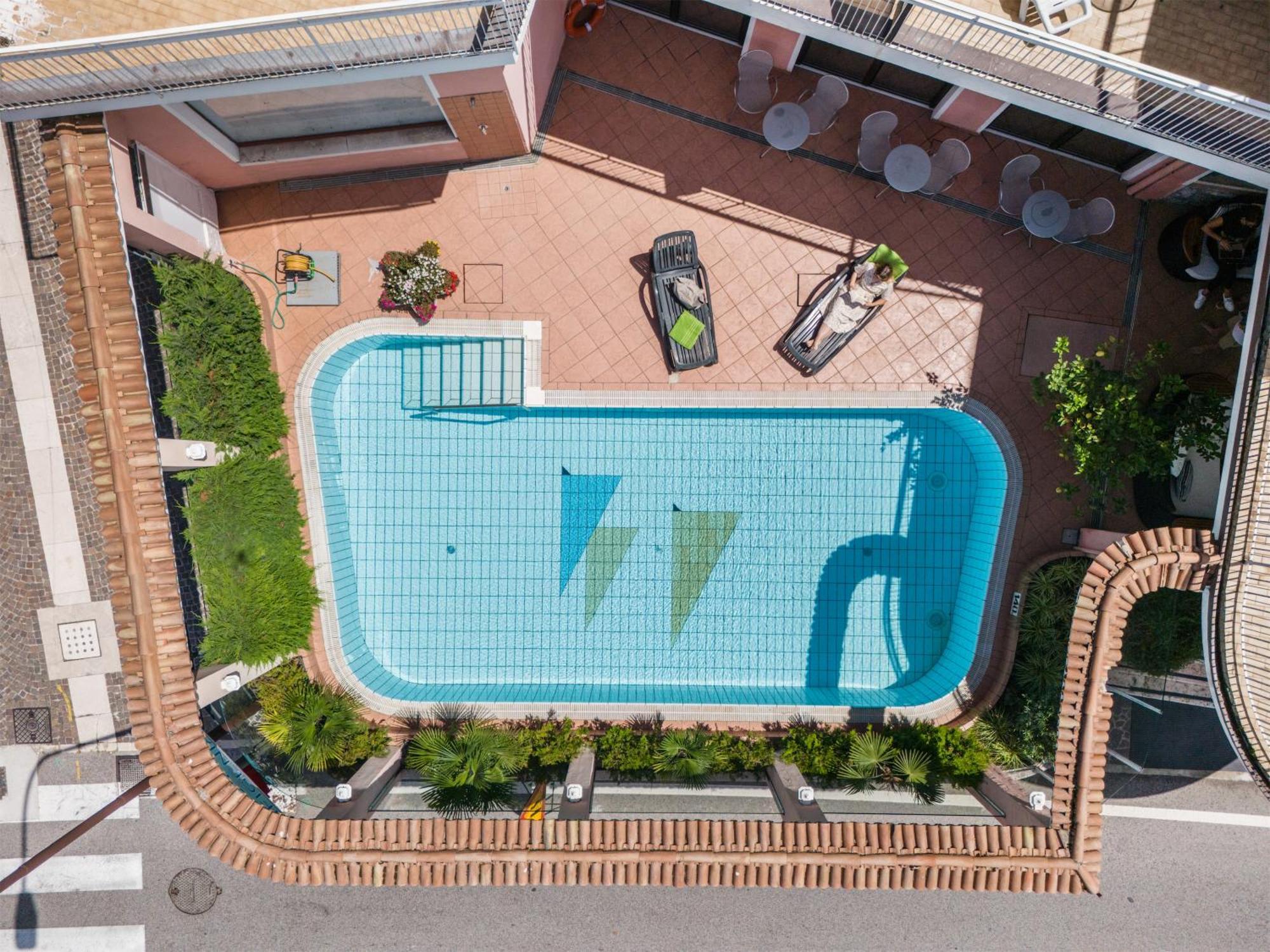 Lake Hotel Ifigenia توربولي المظهر الخارجي الصورة